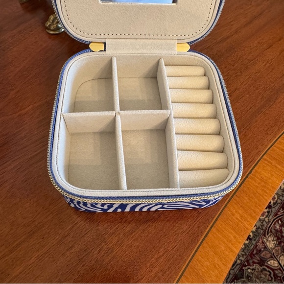 Lilly Pulitzer Quilted Travel Jewelry Case – Martinique Blue Zee Bebe – New - Picture 7 of 13